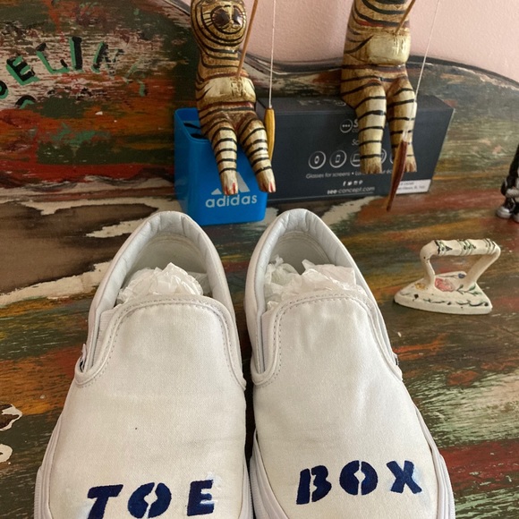 Custom Vans - Picture 2 of 6